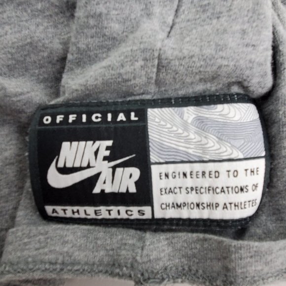 NIKE The Nike Tee Athletic Cut - Picture 4 of 4